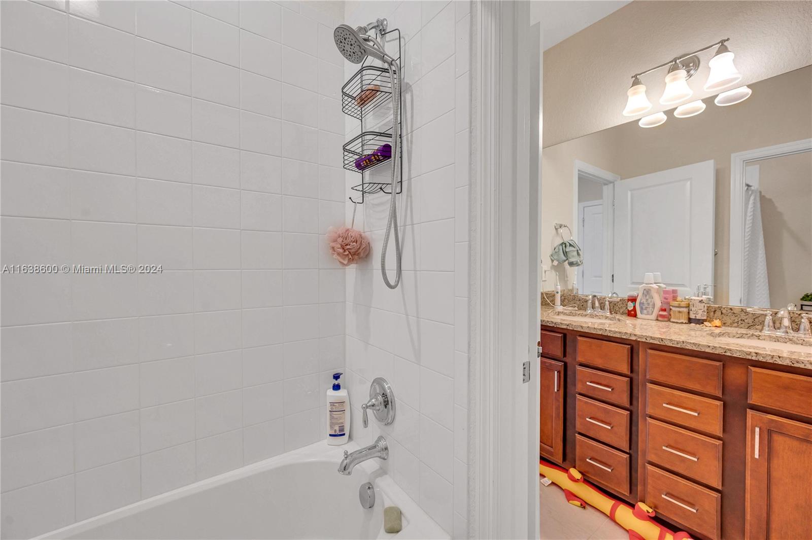 1426 Silk Oak Dr