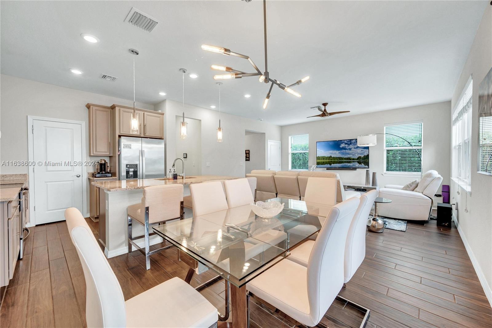 1426 Silk Oak Dr