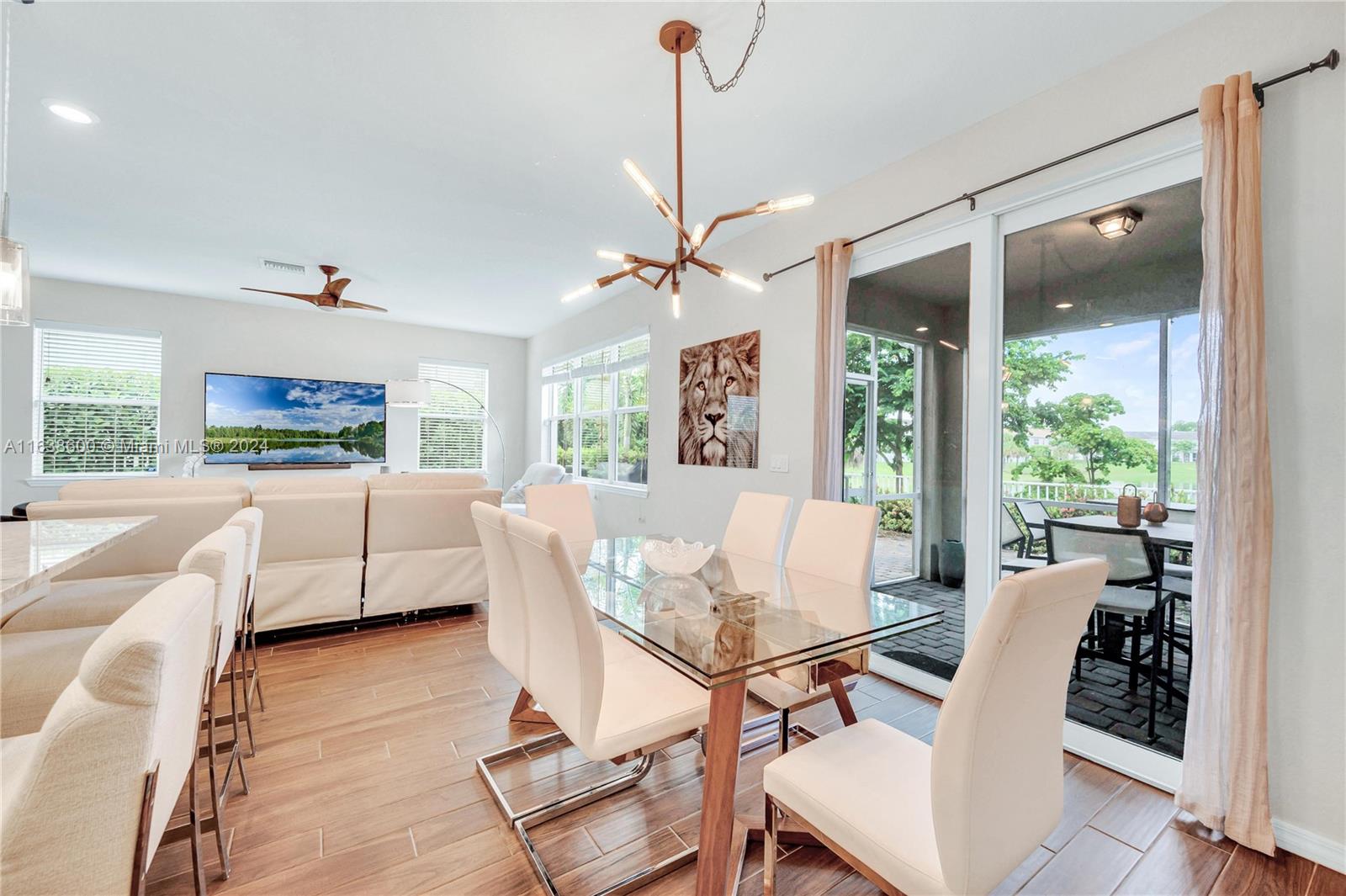 1426 Silk Oak Dr