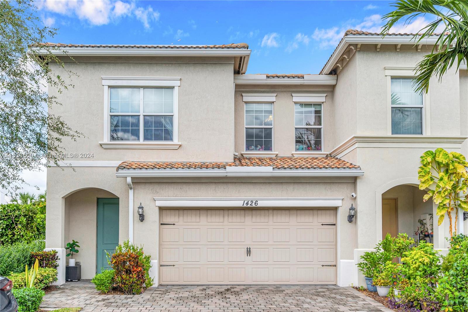 1426 Silk Oak Dr