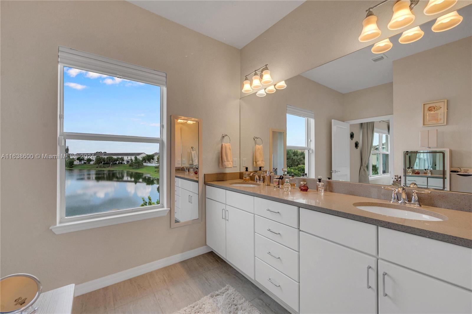 1426 Silk Oak Dr