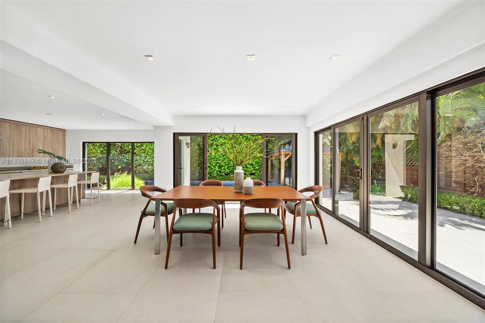 4235 Prairie Ave