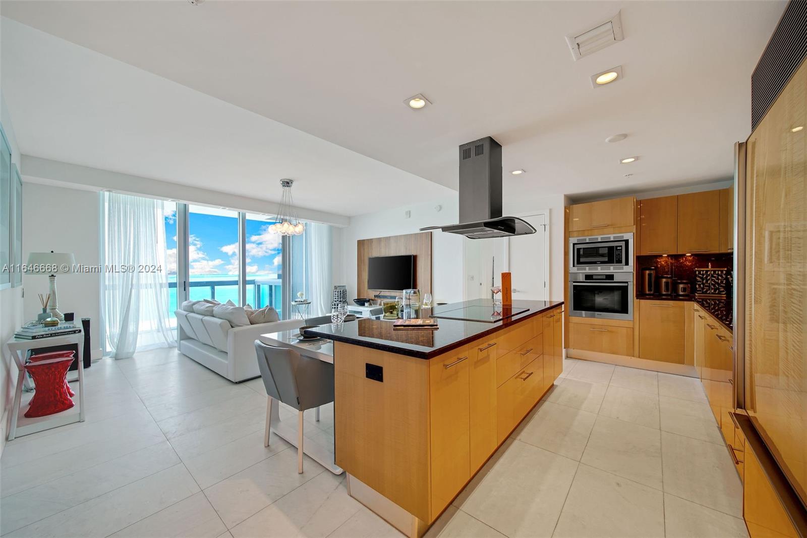 6899 Collins Ave # 807