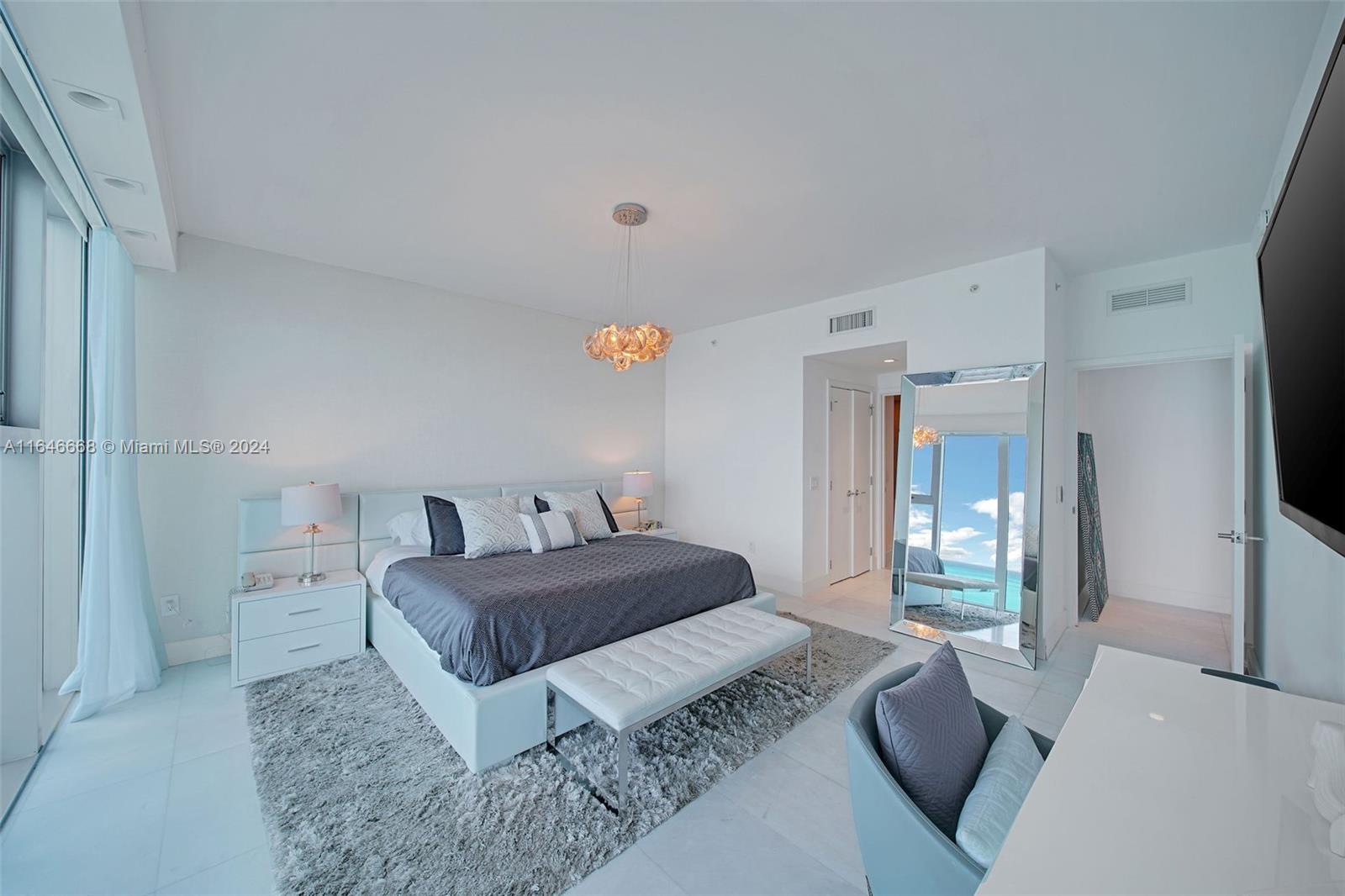 6899 Collins Ave # 807