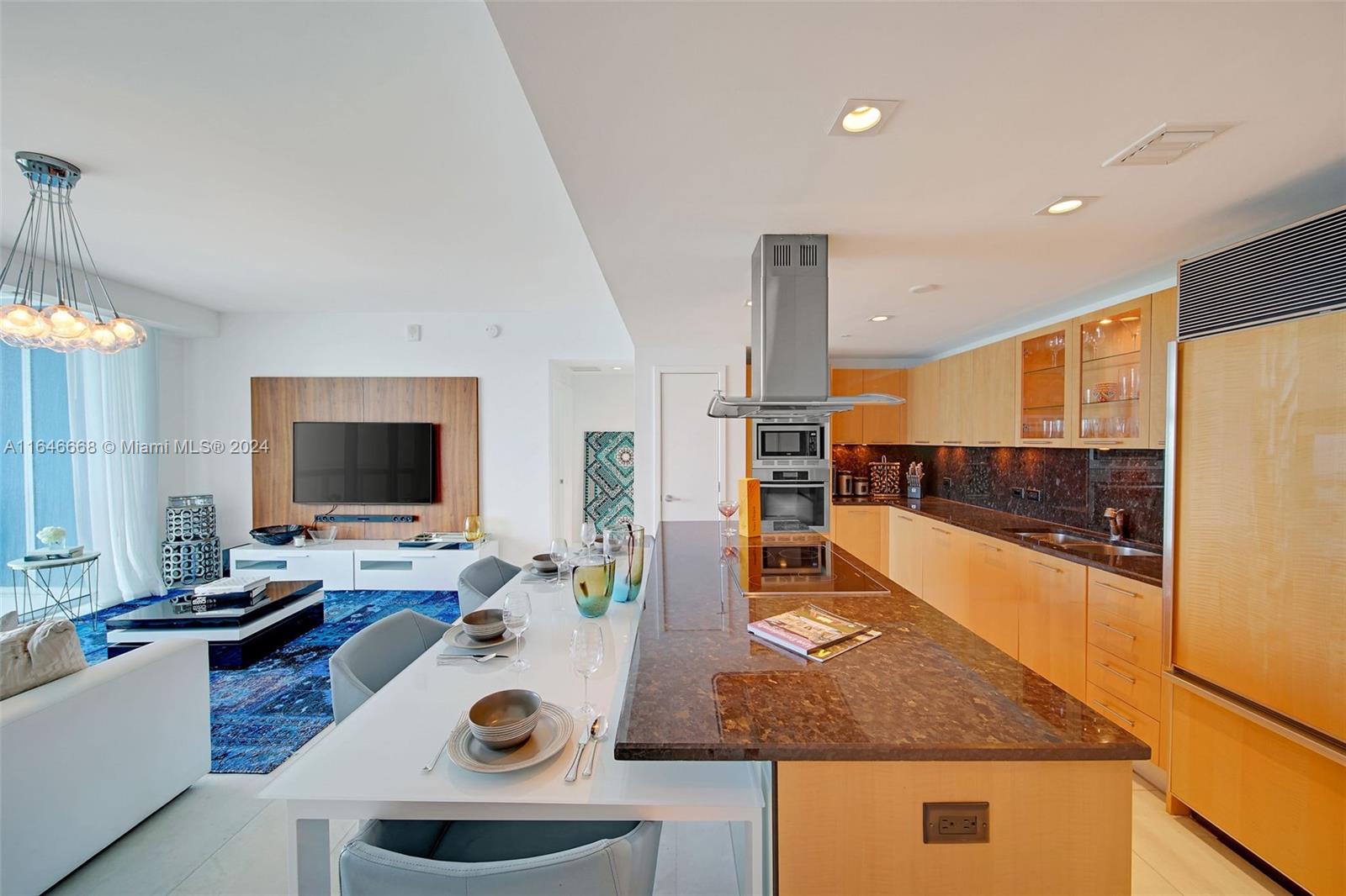 6899 Collins Ave # 807