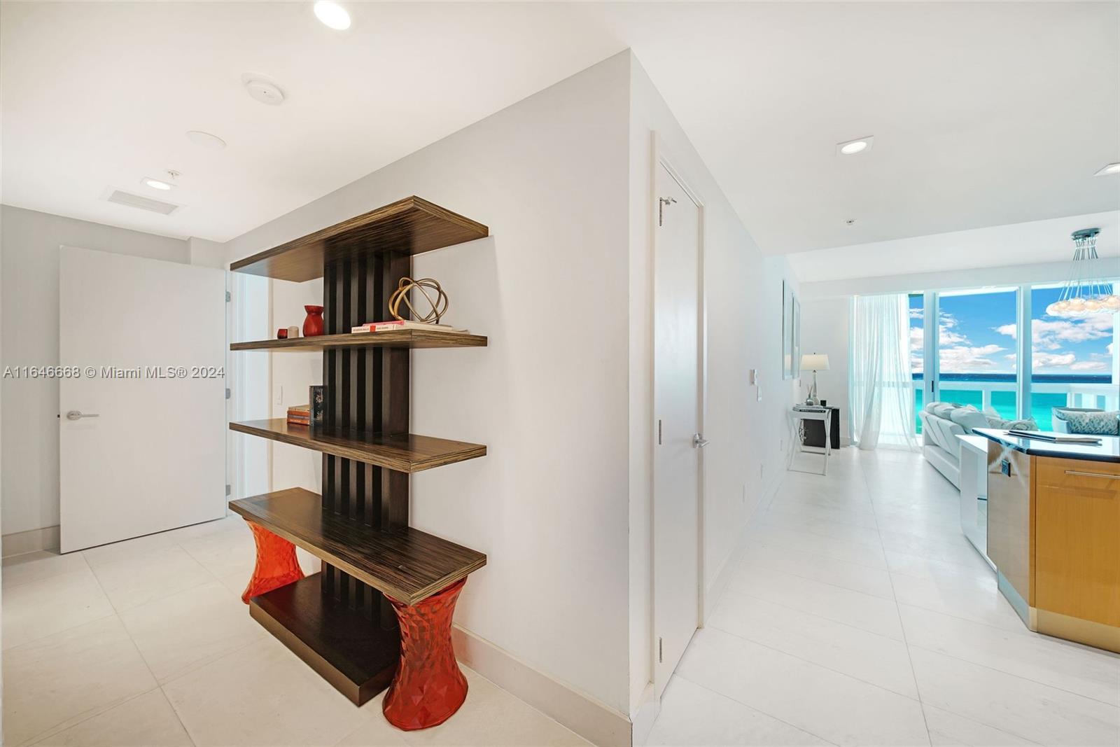 6899 Collins Ave # 807