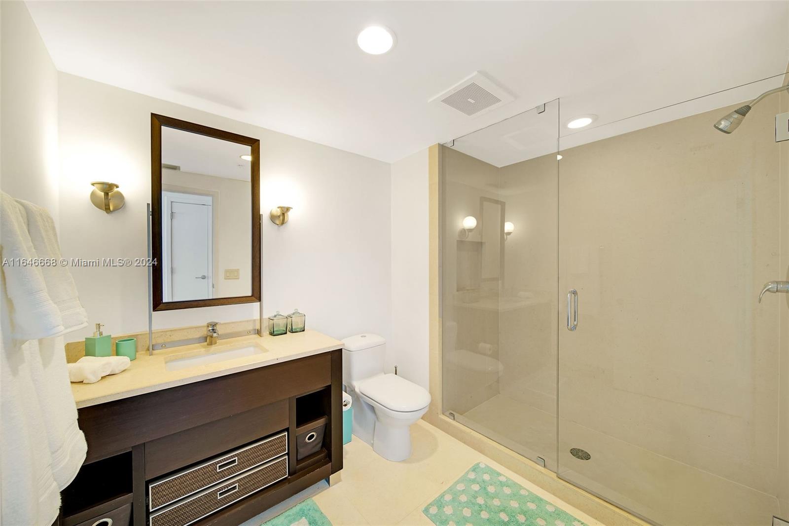 6899 Collins Ave # 807