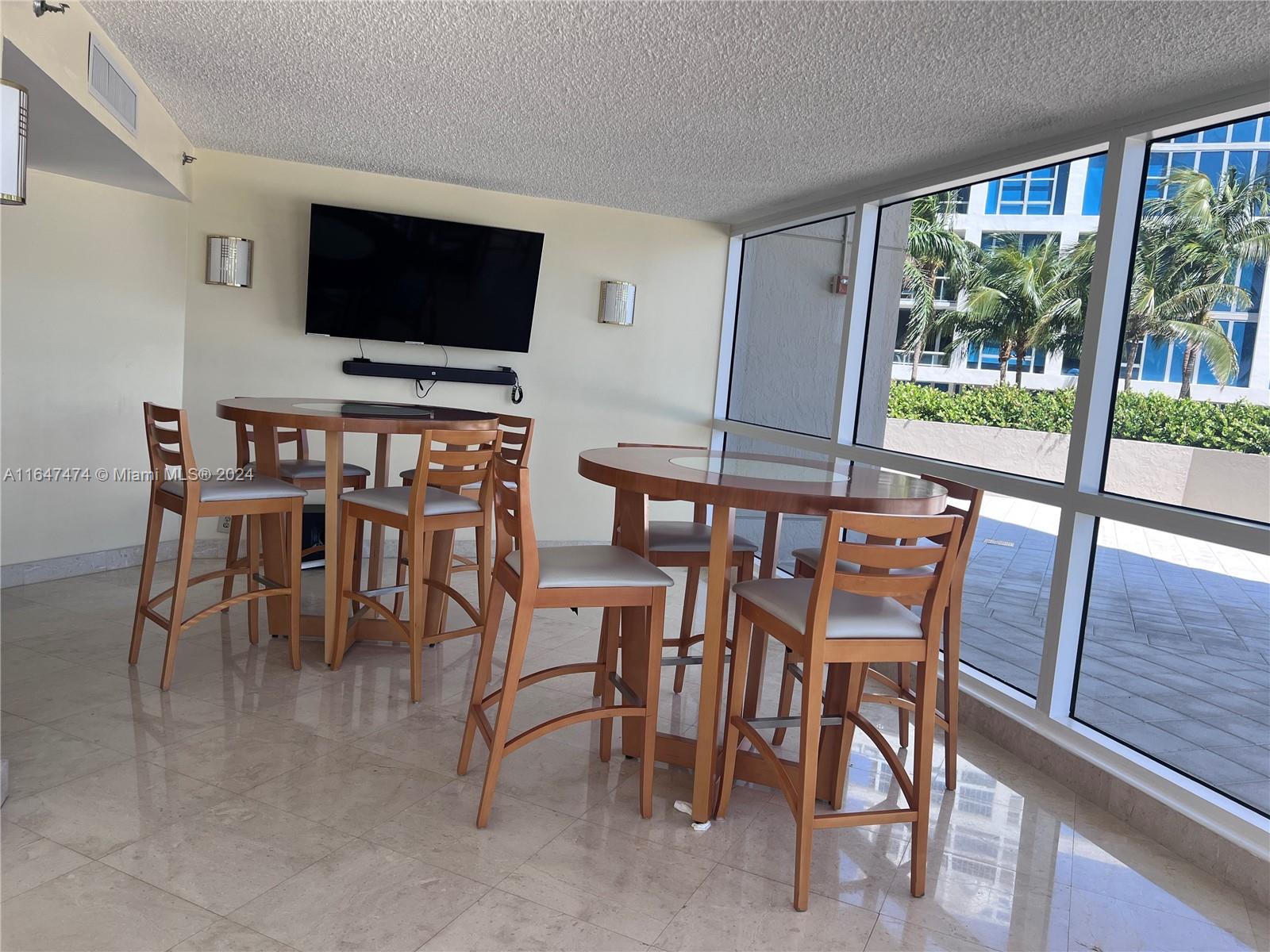 6767 Collins Ave # 1906