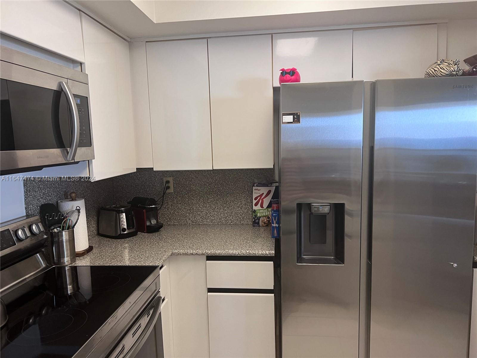 6767 Collins Ave # 1906