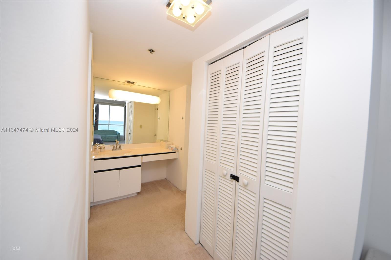 6767 Collins Ave # 1906