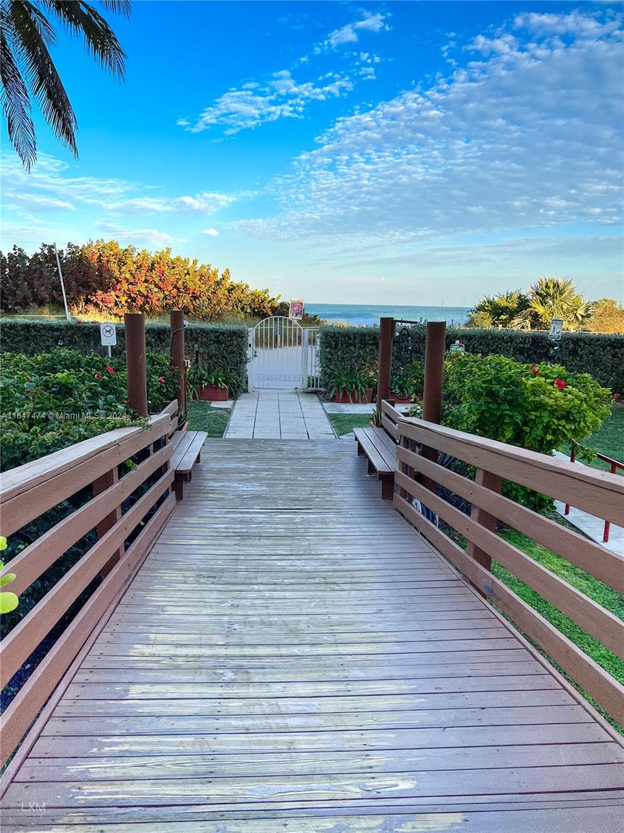6767 Collins Ave # 1906