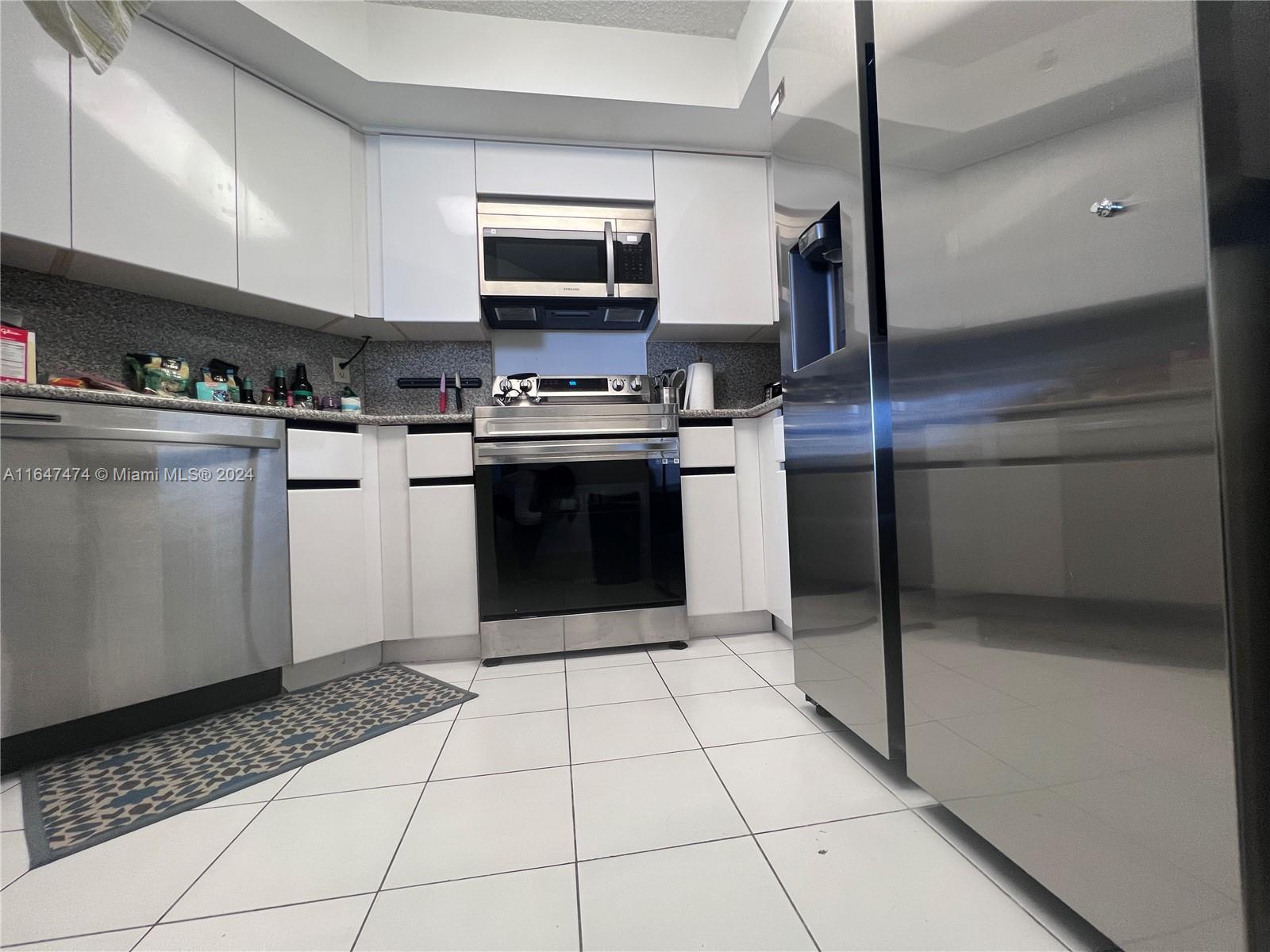 6767 Collins Ave # 1906