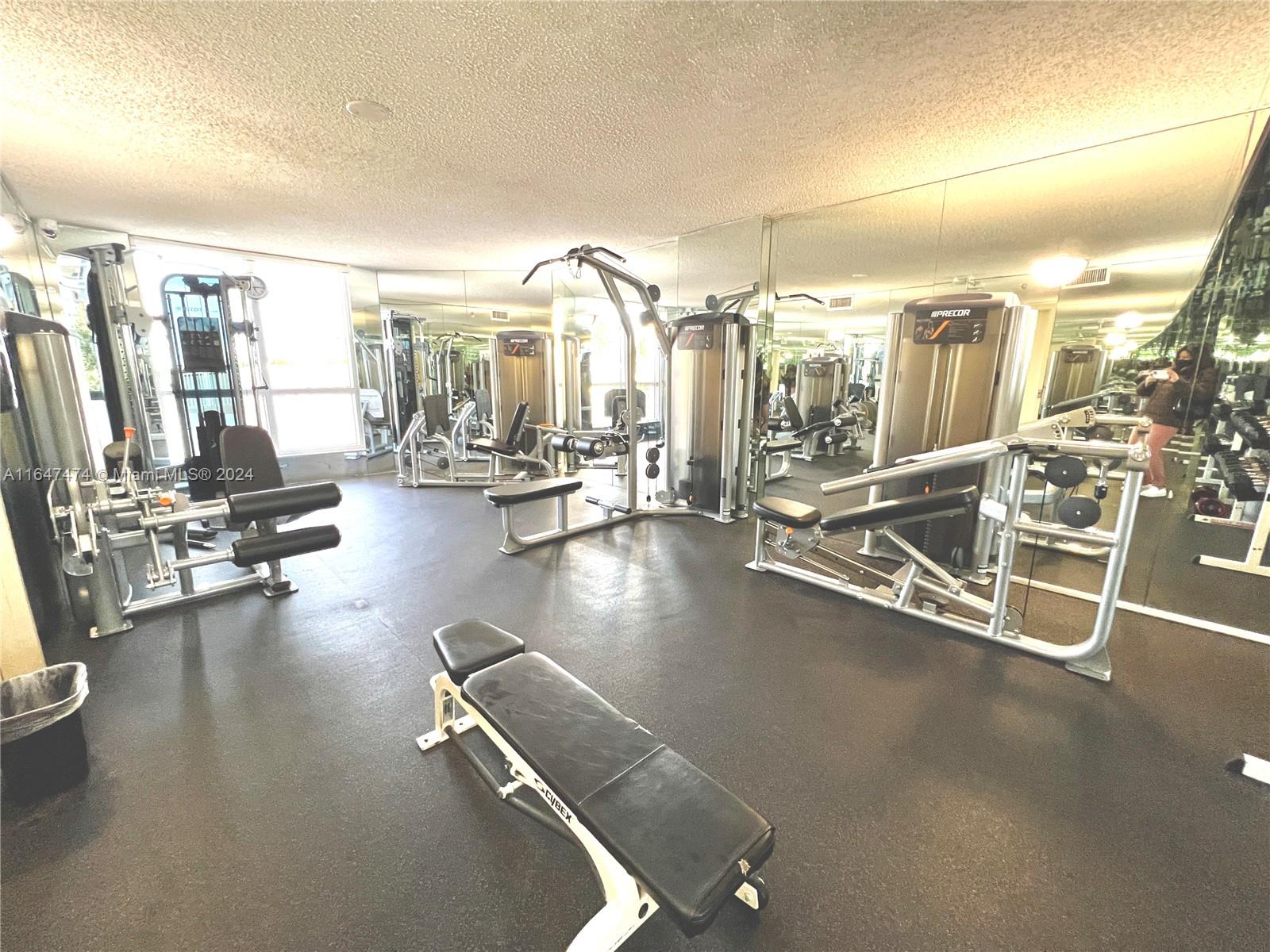 6767 Collins Ave # 1906