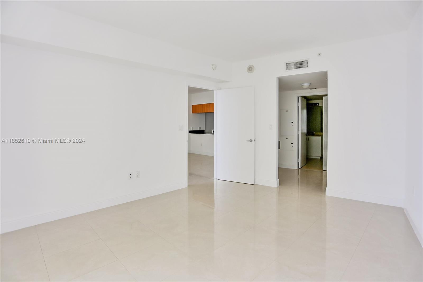 1750 N Bayshore Dr # 2003