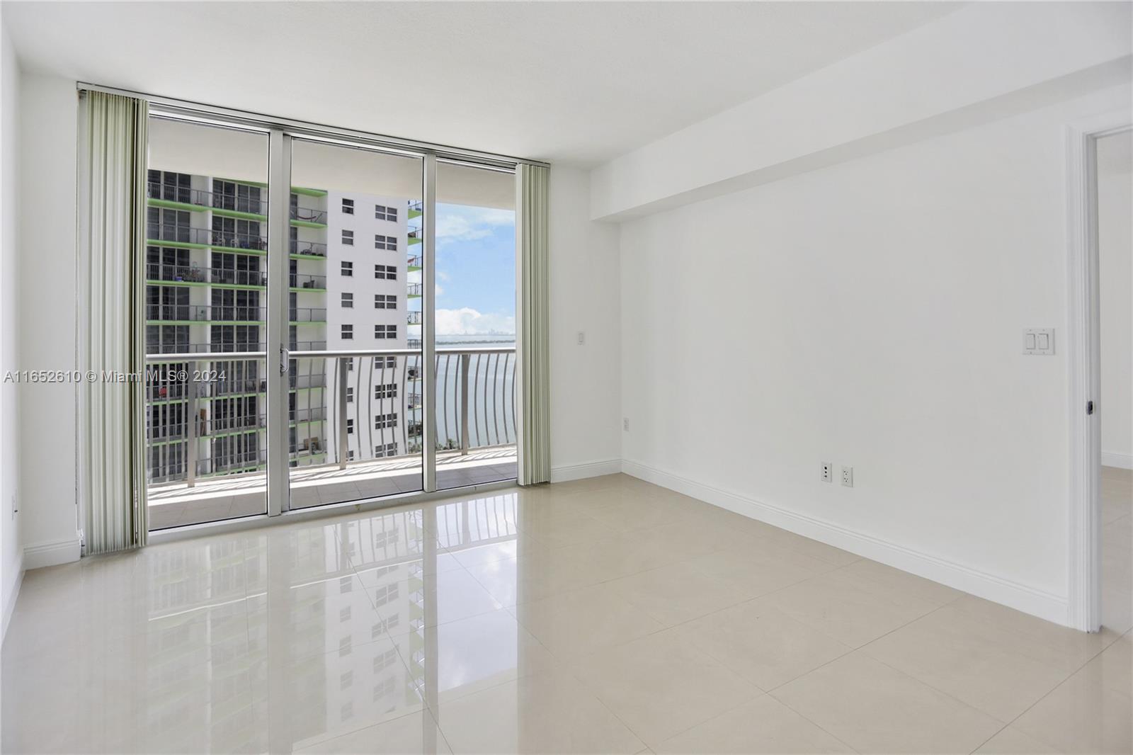 1750 N Bayshore Dr # 2003