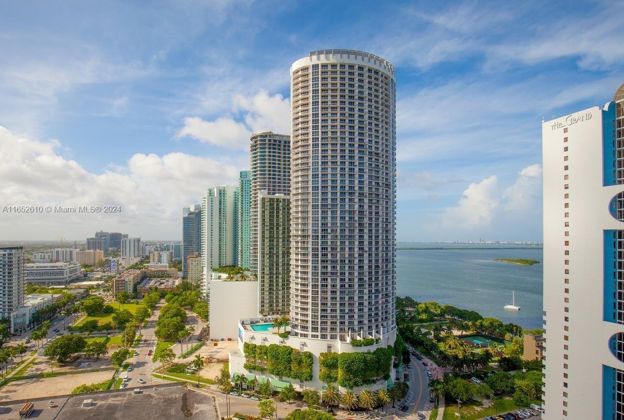 1750 N Bayshore Dr # 2003