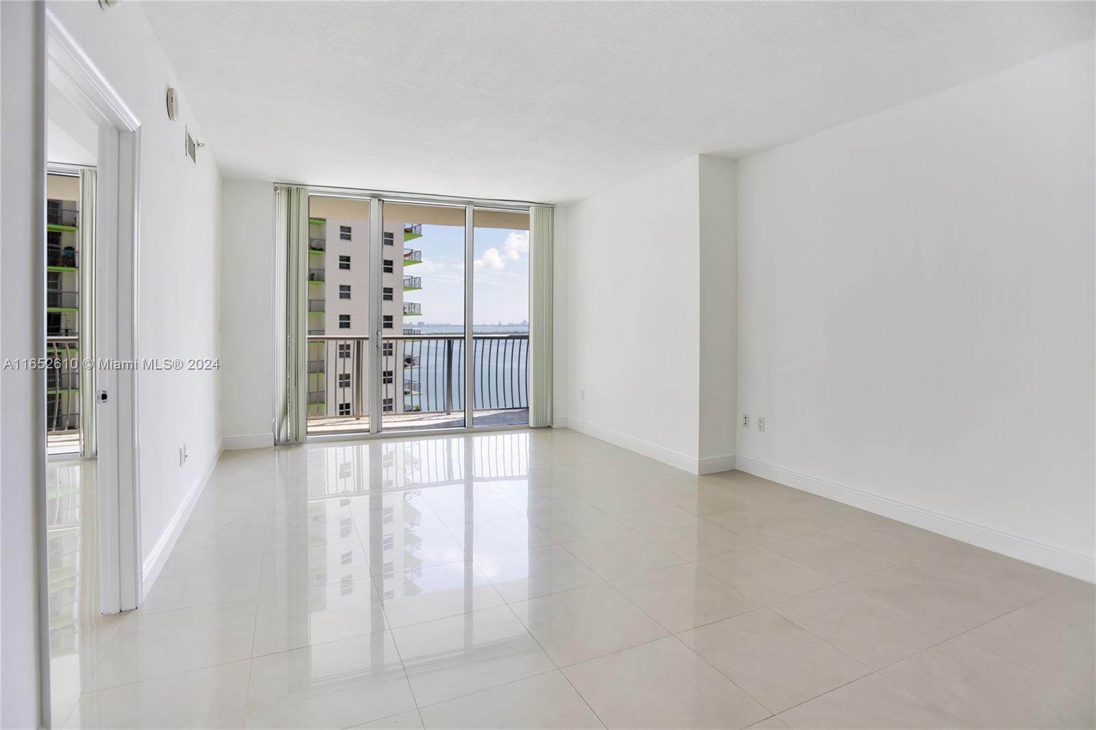 1750 N Bayshore Dr # 2003