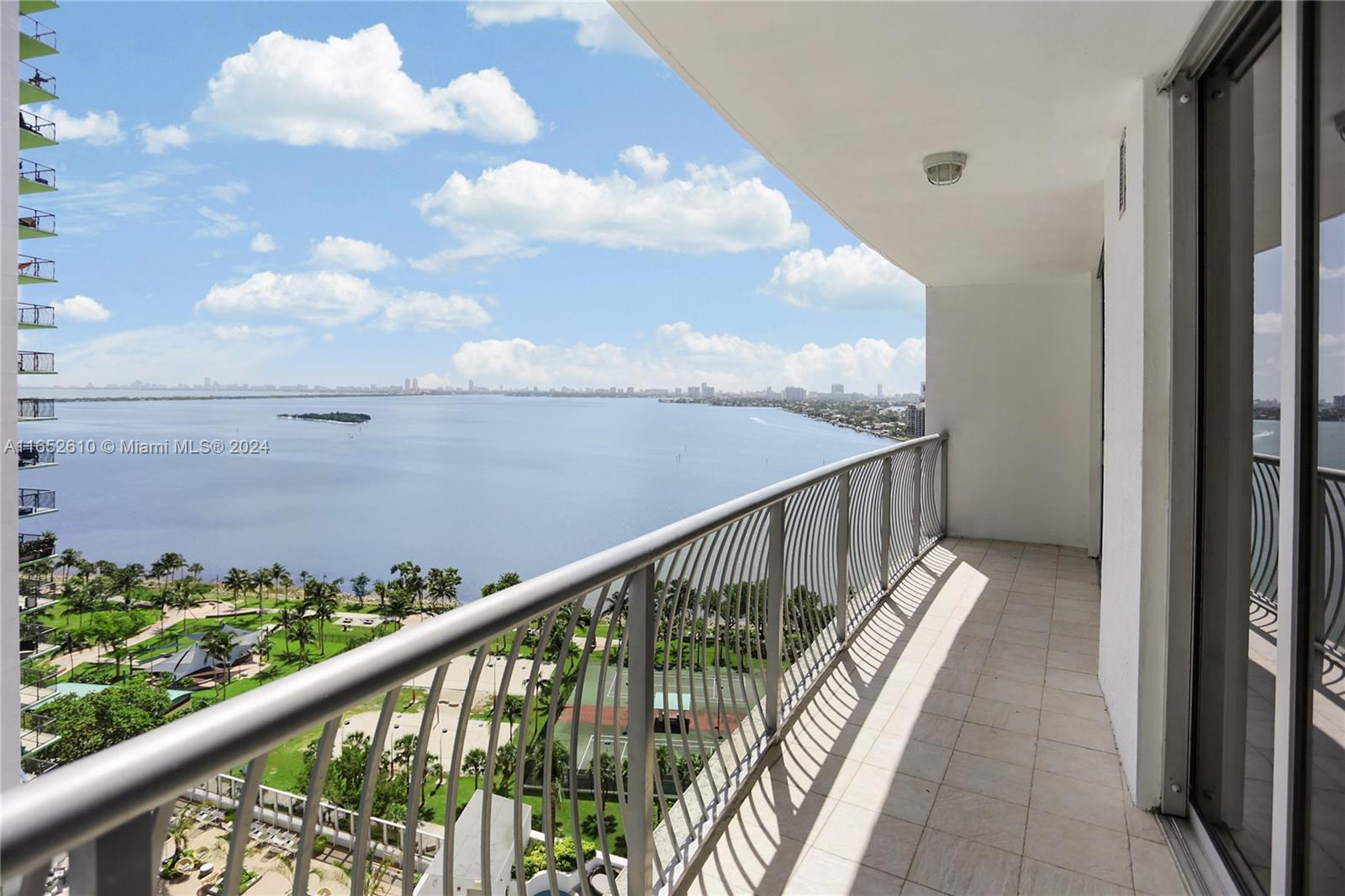 1750 N Bayshore Dr # 2003