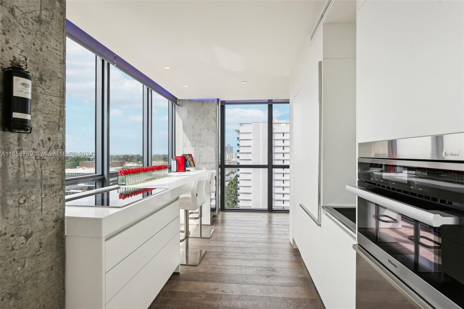 2201 Collins Ave # 1201