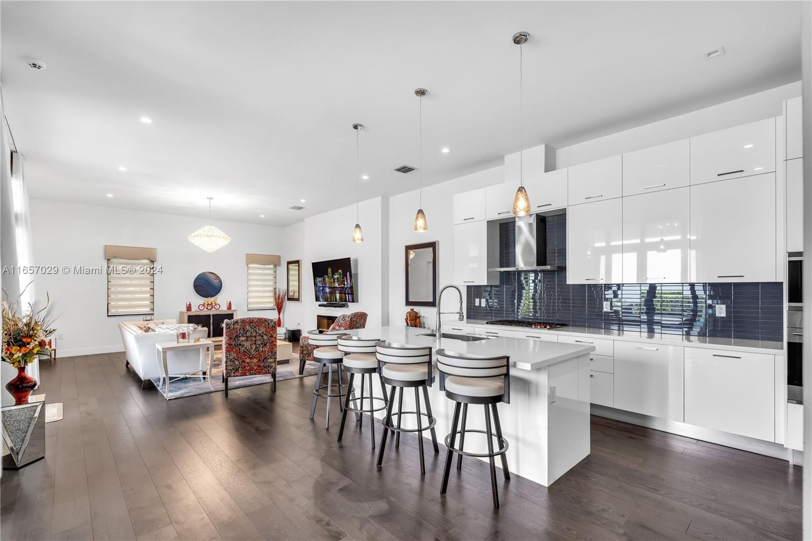 8115 NW 48th Ter