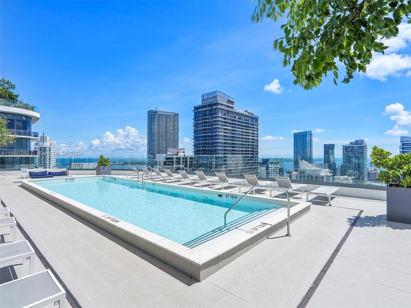 55 SW 9th St # 4309