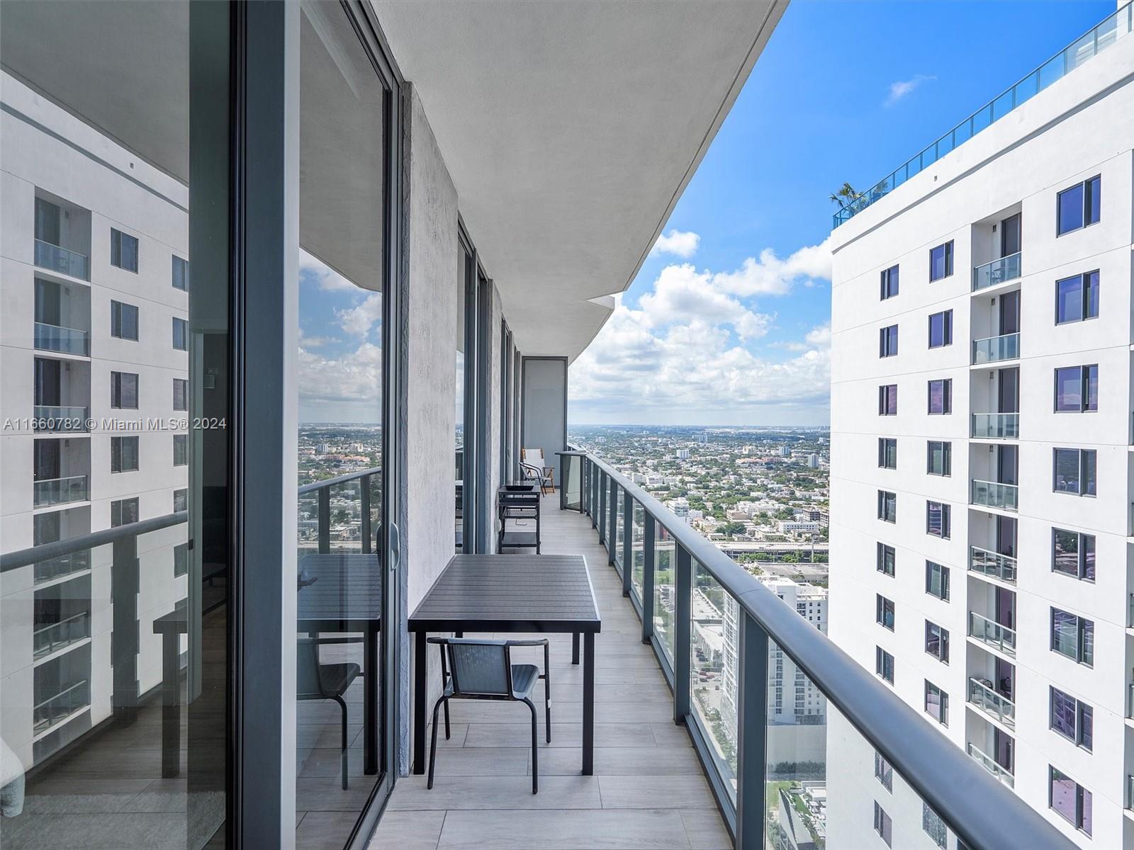 55 SW 9th St # 4309