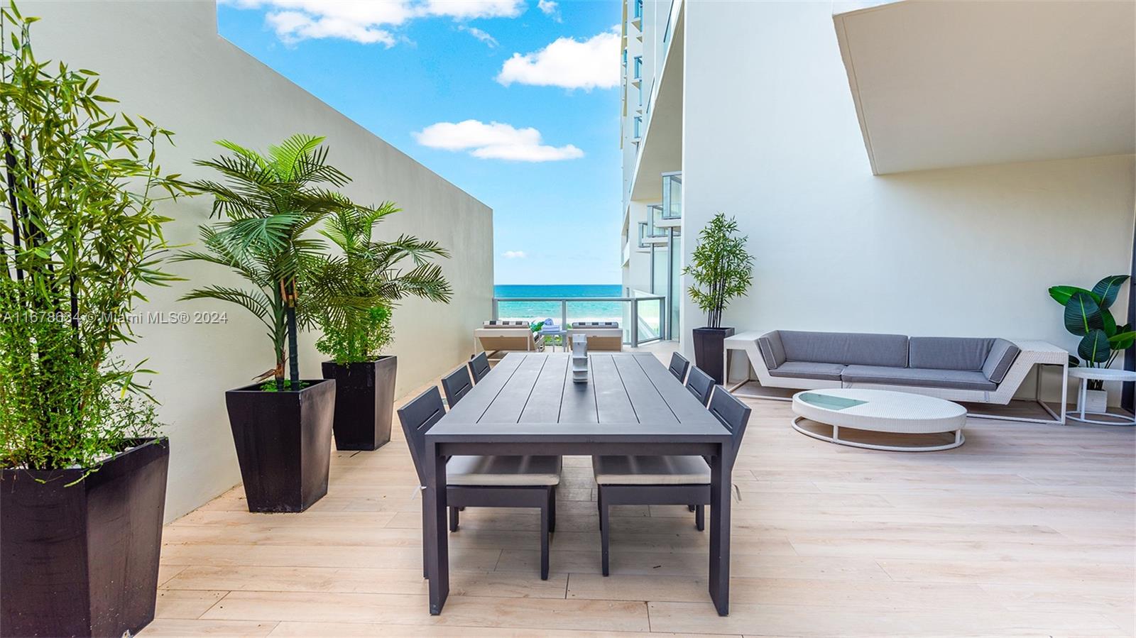 2201 Collins Ave # 711