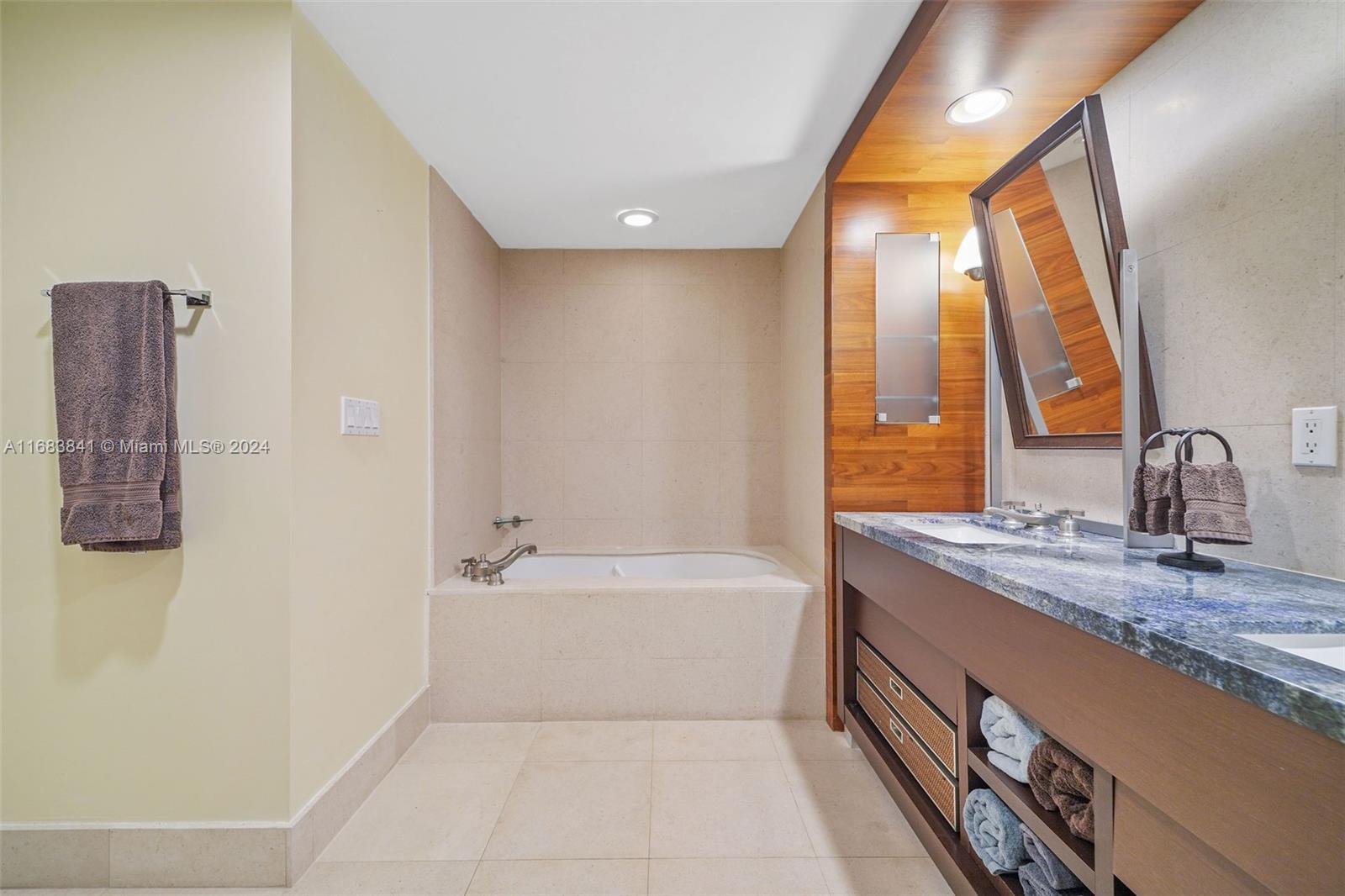 6799 Collins Ave # 1604