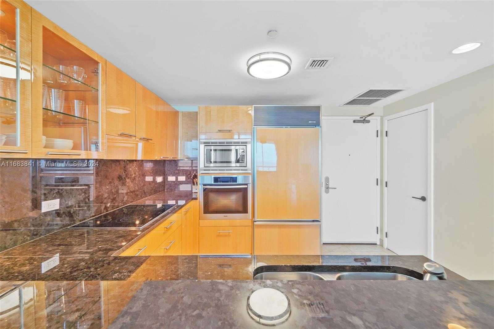 6799 Collins Ave # 1604