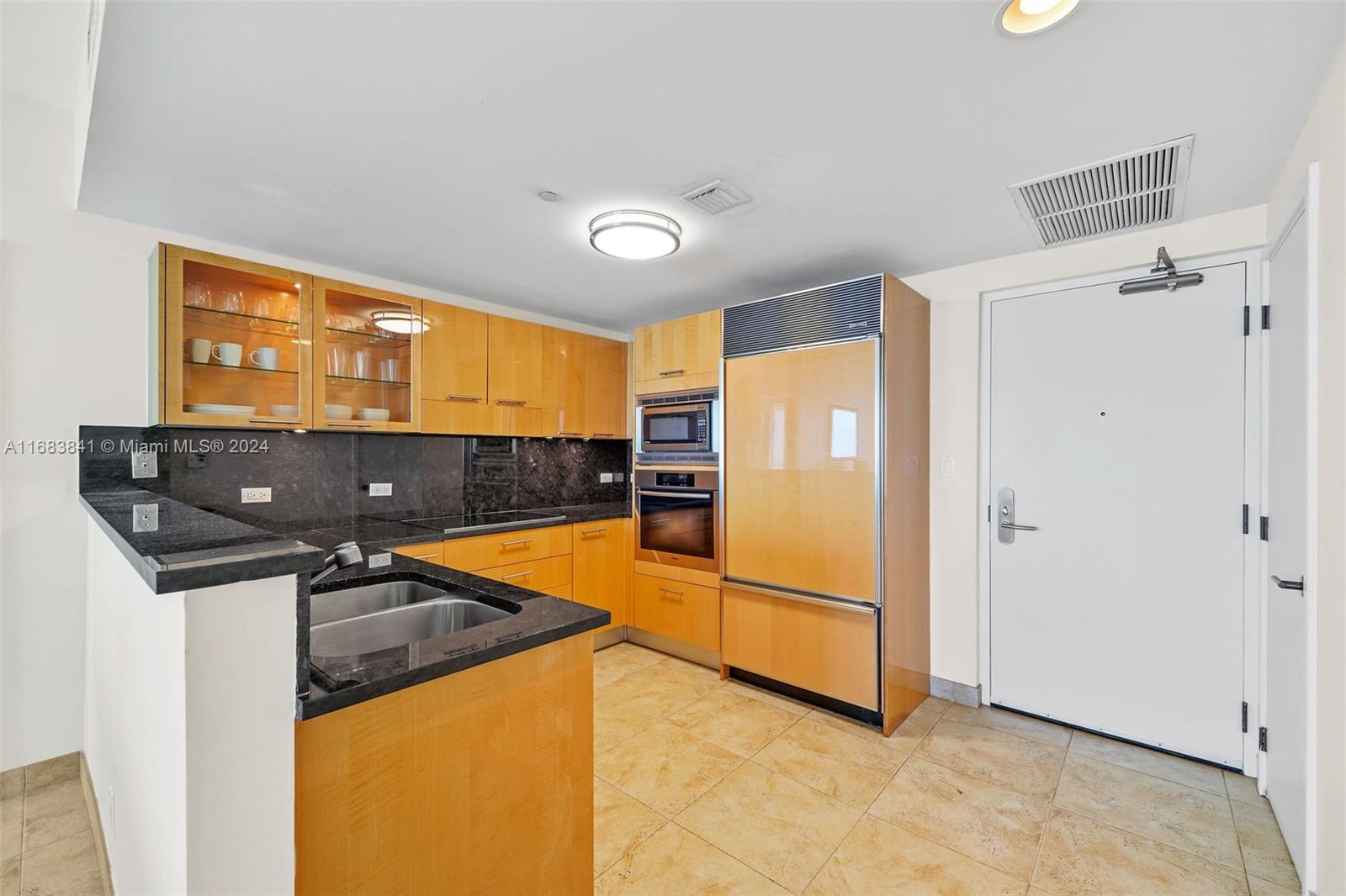 6799 Collins Ave # 1604