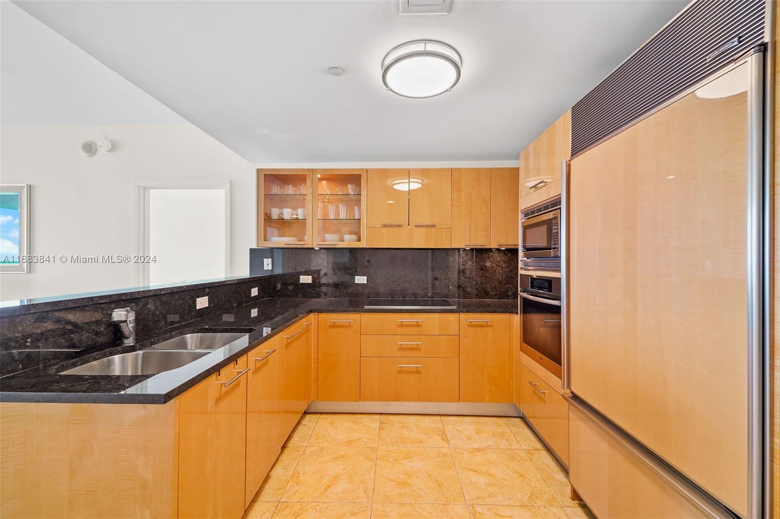 6799 Collins Ave # 1604