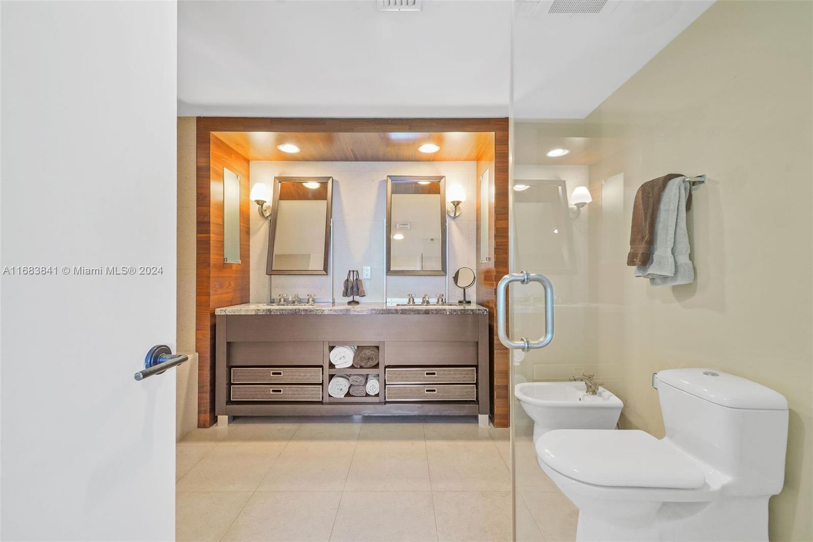 6799 Collins Ave # 1604