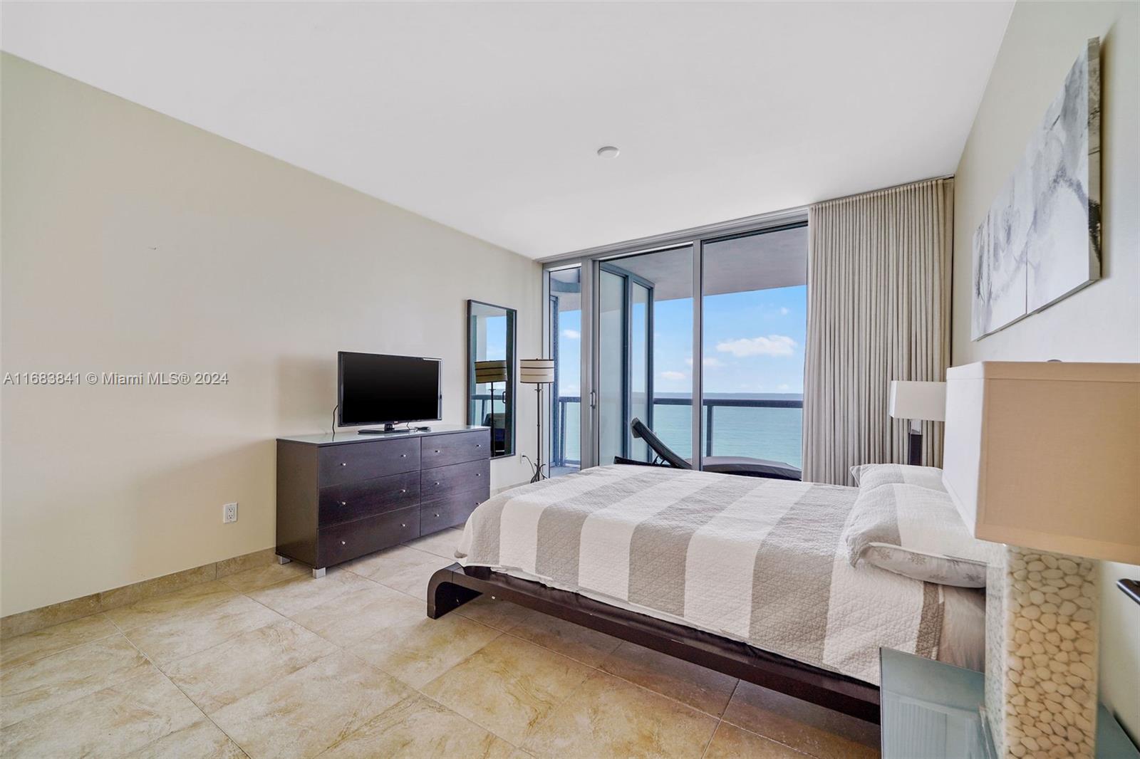 6799 Collins Ave # 1604