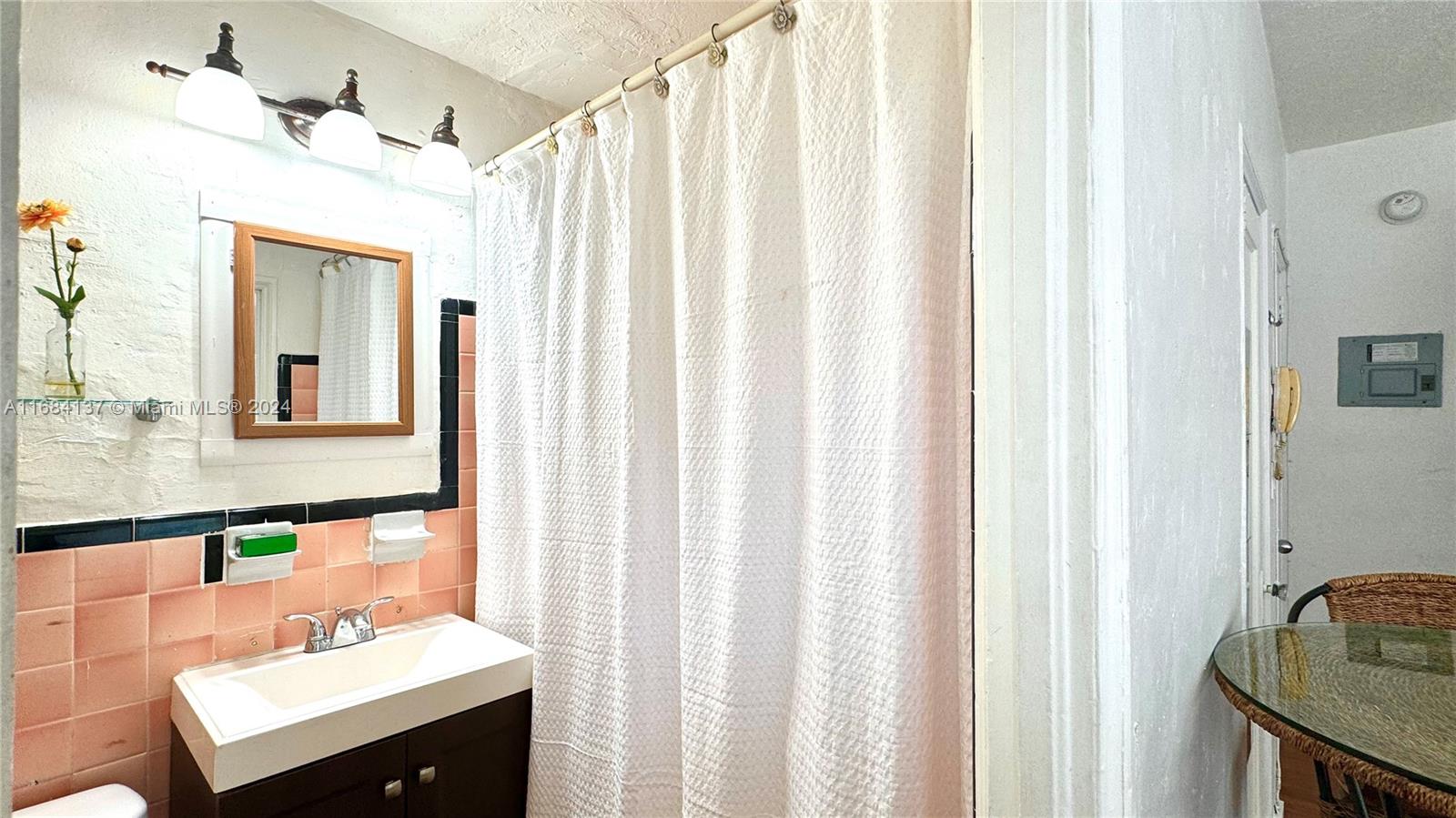 751 Euclid Ave # 2A