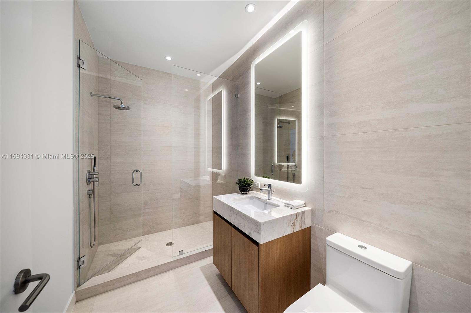 500 Alton Unit: PH4702