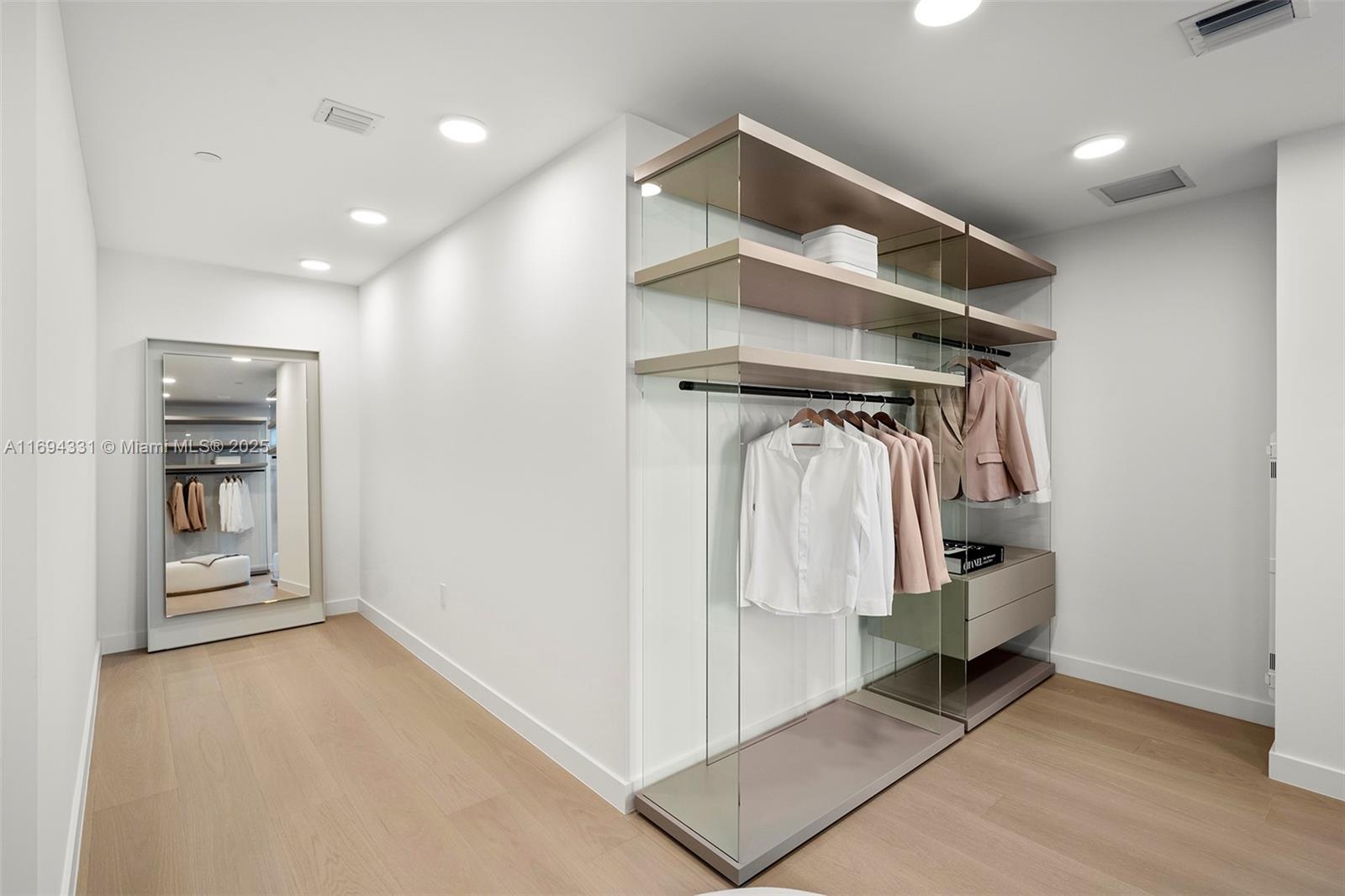 500 Alton Unit: PH4702