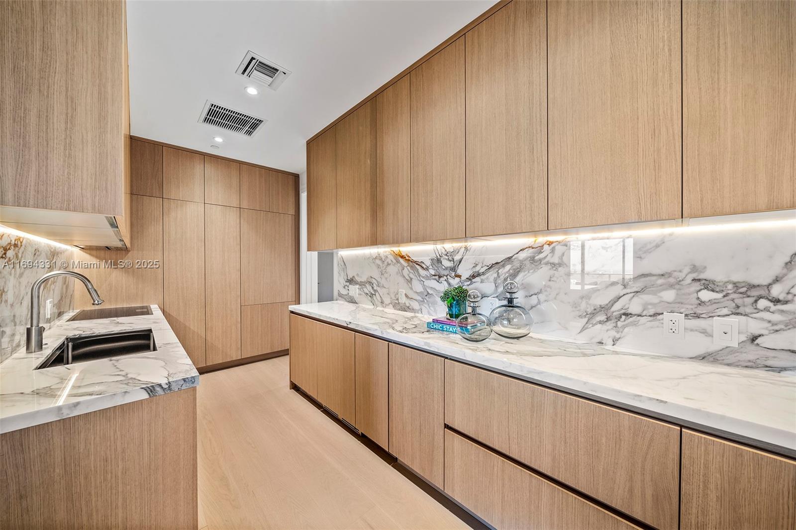 500 Alton Unit: PH4702