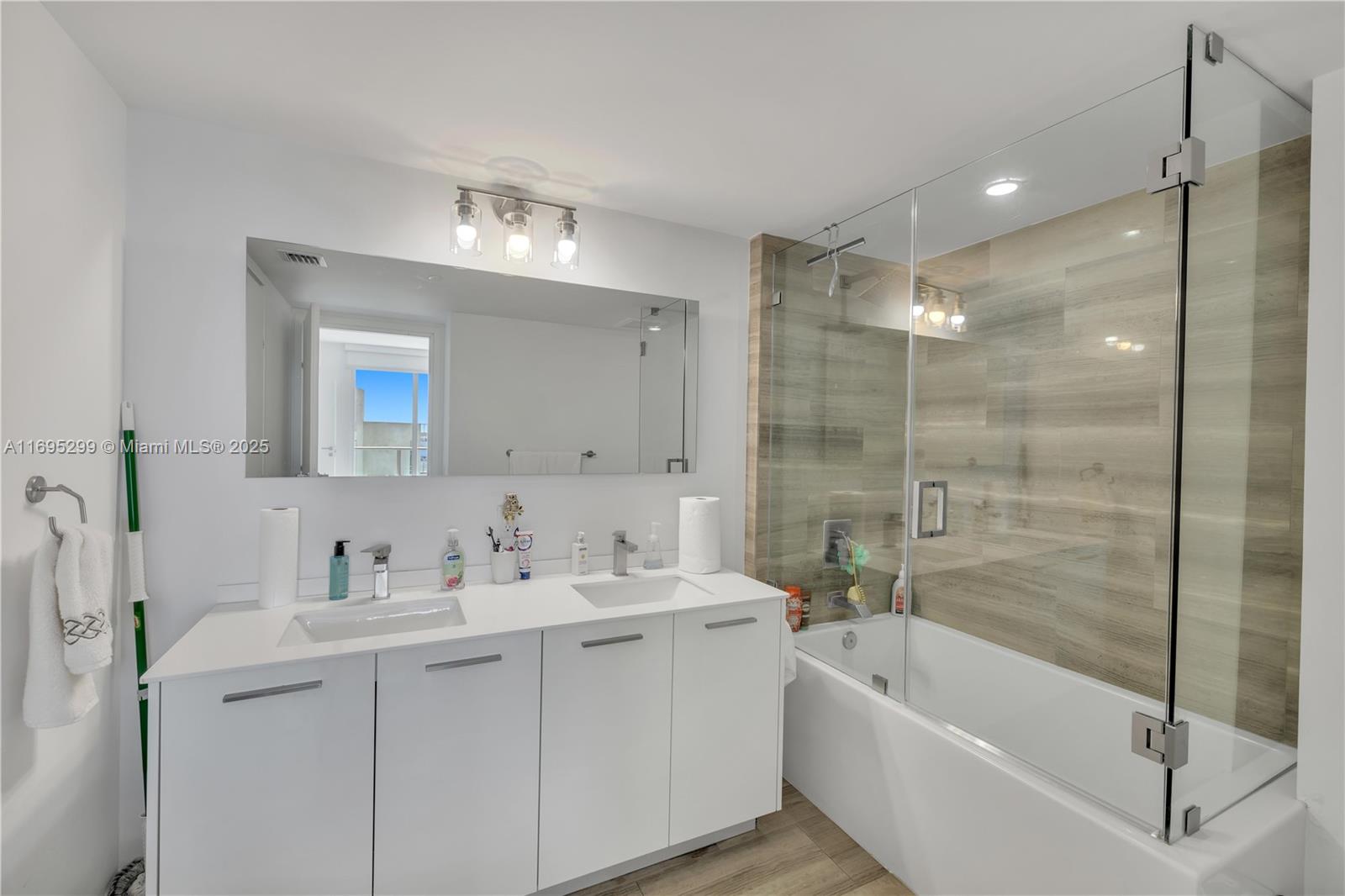 1300 Brickell Bay Dr # 2805