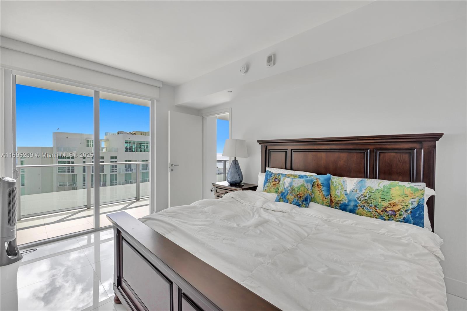 1300 Brickell Bay Dr # 2805