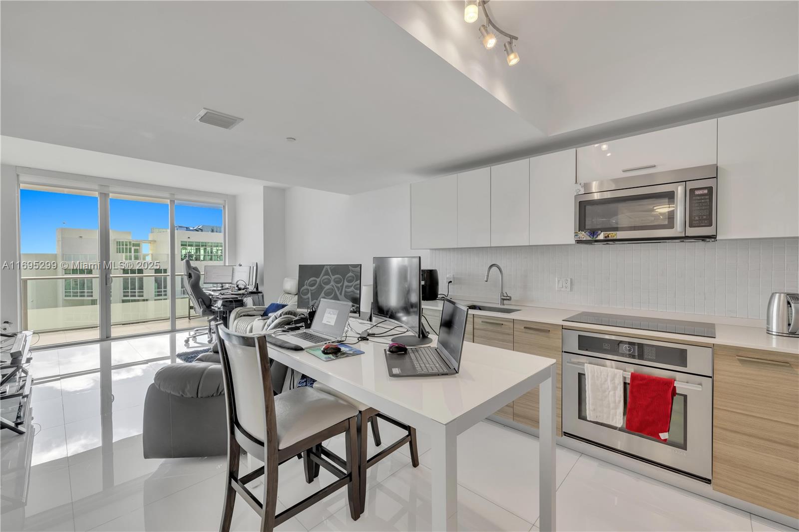 1300 Brickell Bay Dr # 2805