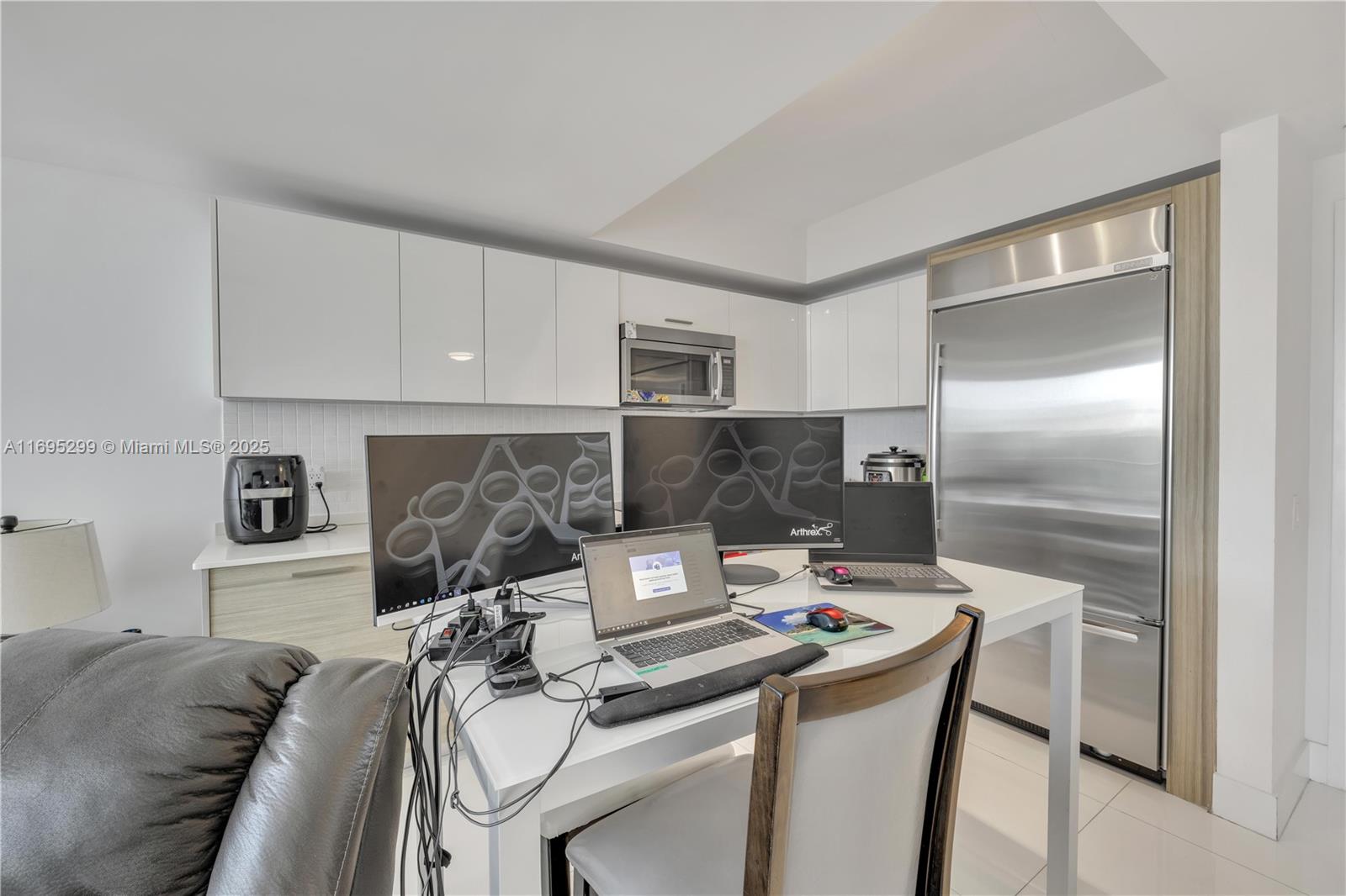1300 Brickell Bay Dr # 2805