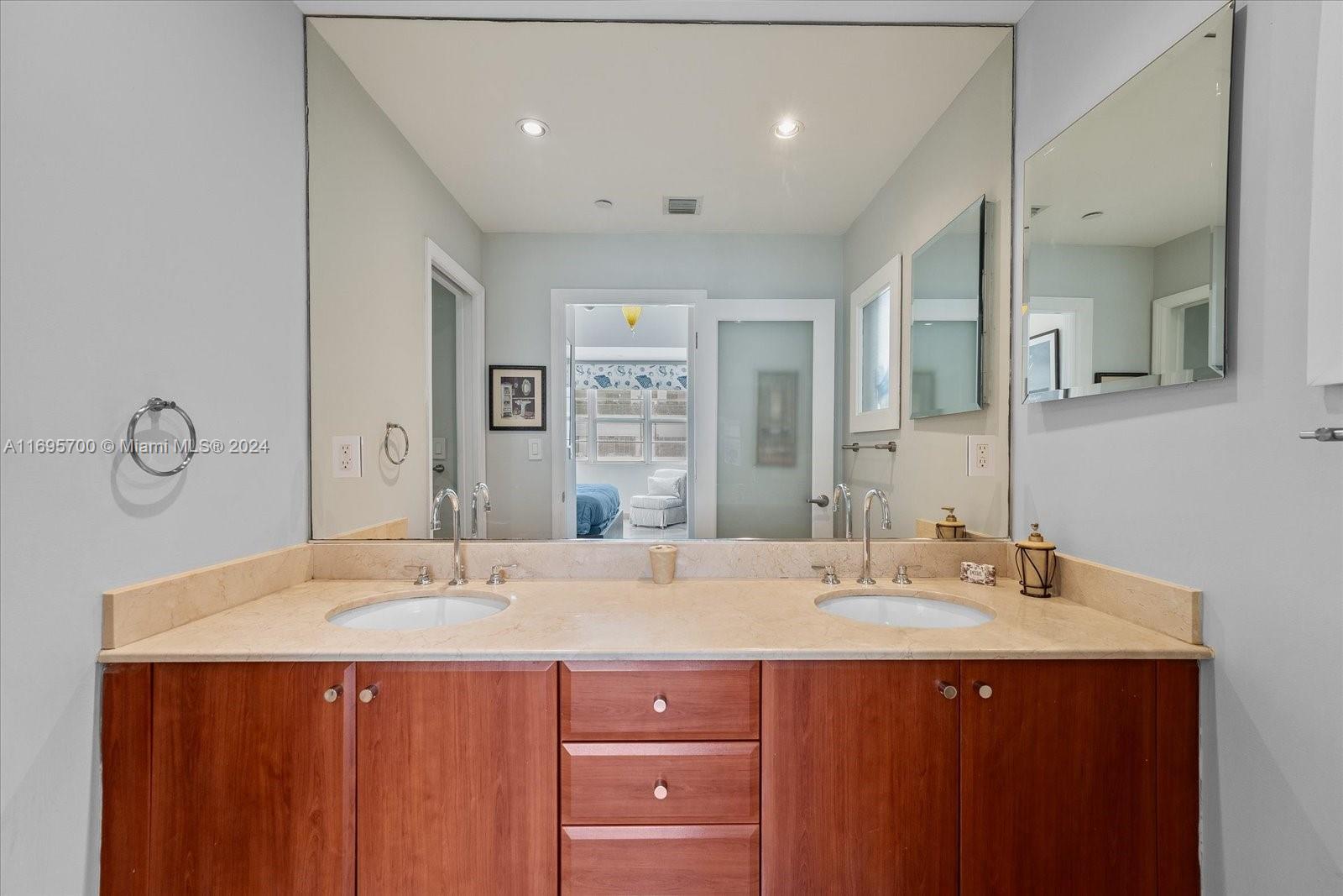 6917 Collins Ave # 103 Unit: L-103