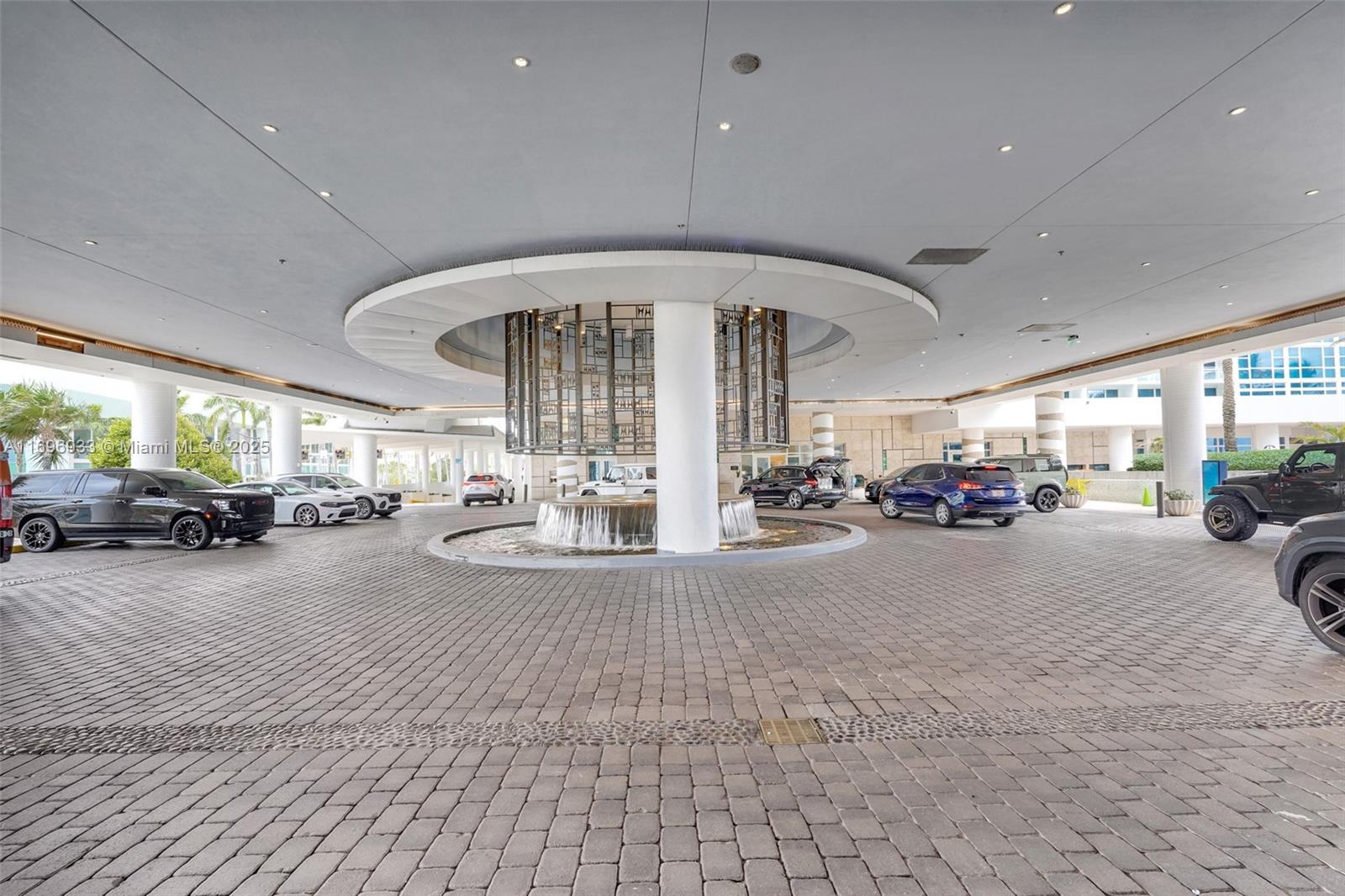 6799 Collins Ave # 1102