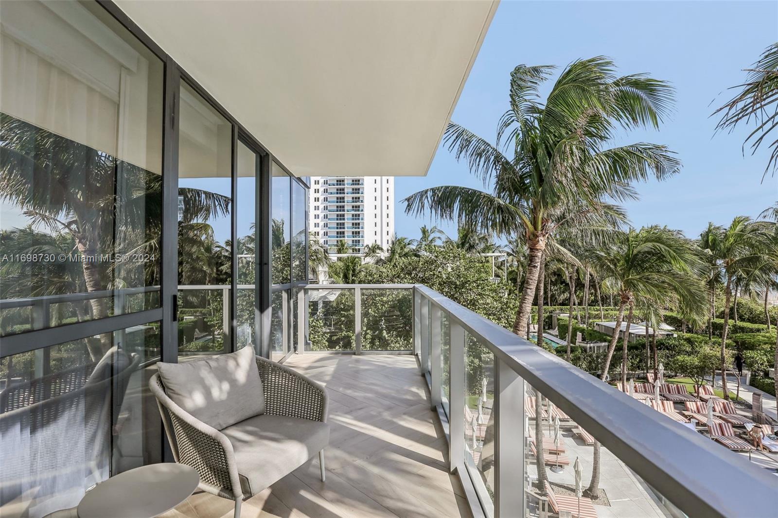 2201 Collins Ave # 329