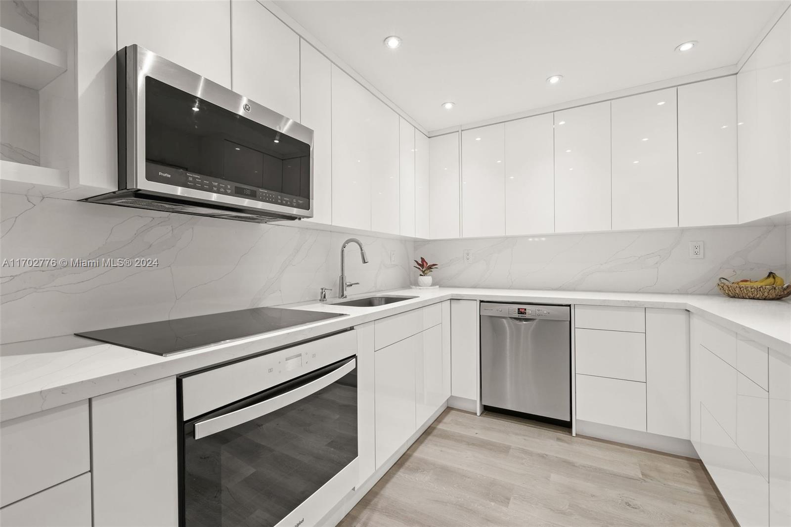 1420 Brickell Bay Dr # 504B