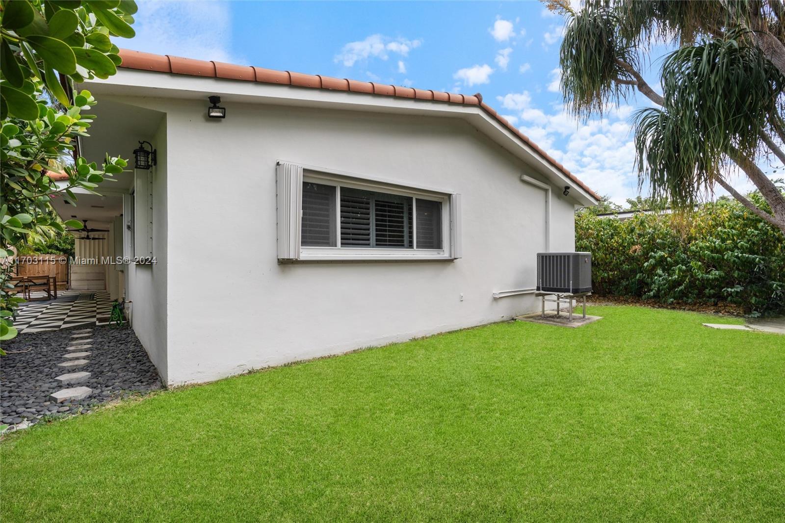 10580 NE 2nd Pl