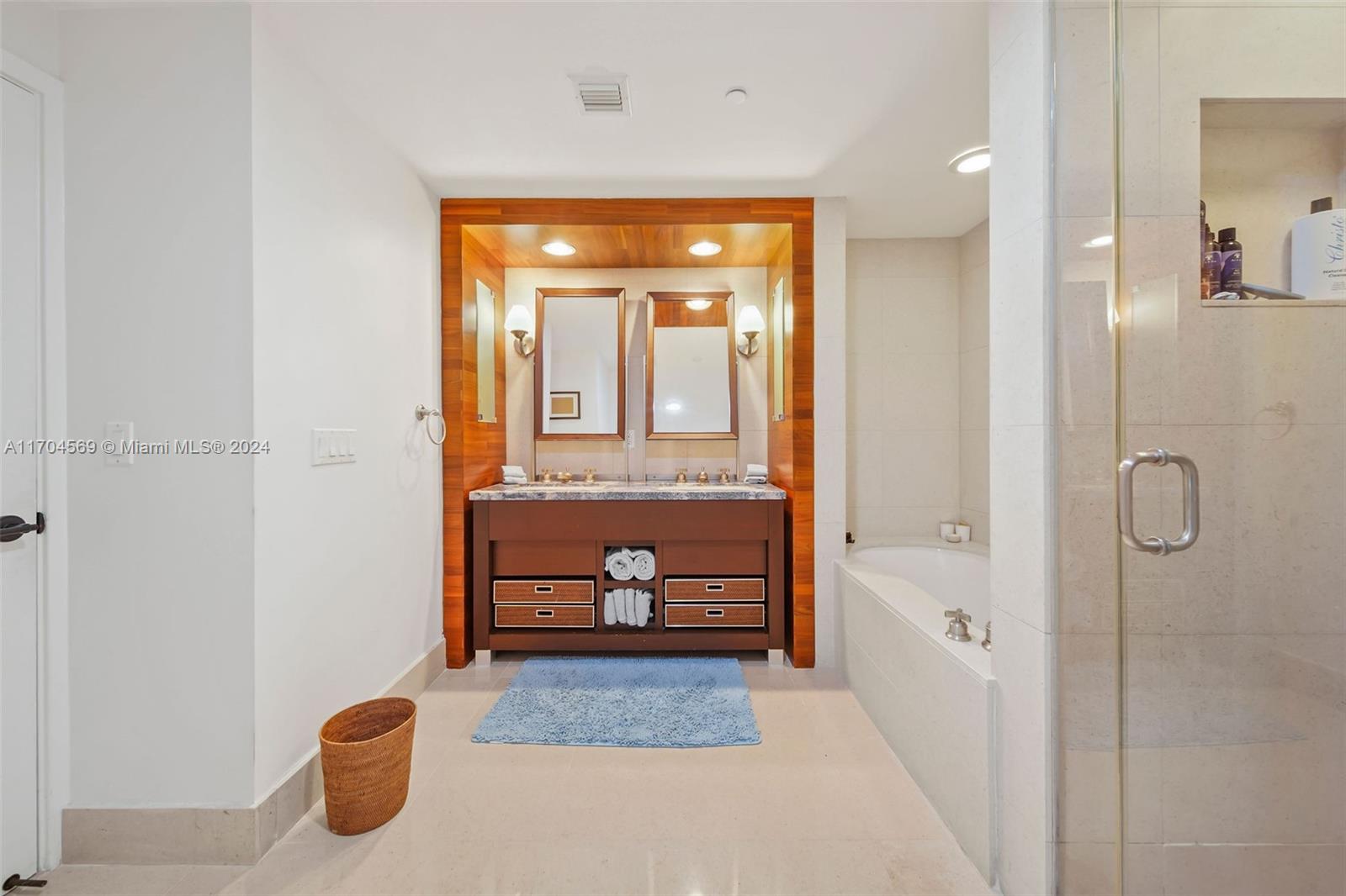 6799 Collins Ave Unit: CPH01