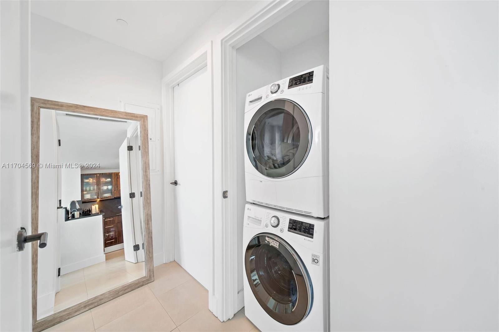 6799 Collins Ave Unit: CPH01