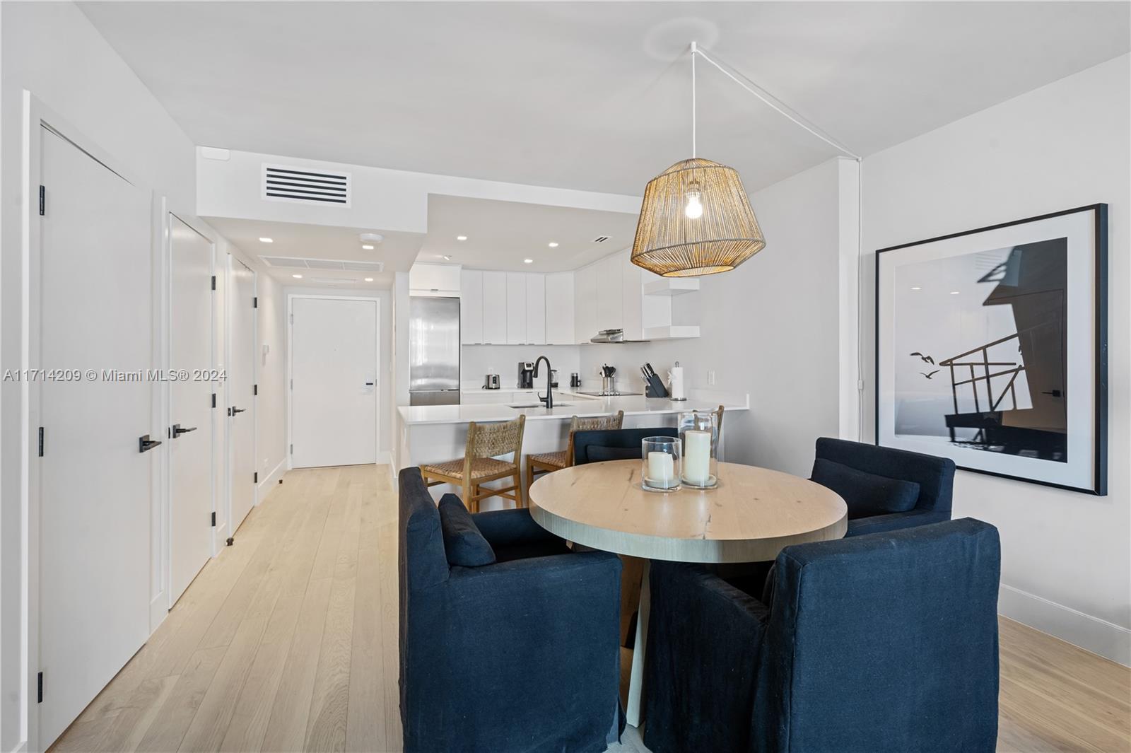 2301 Collins Ave # 914