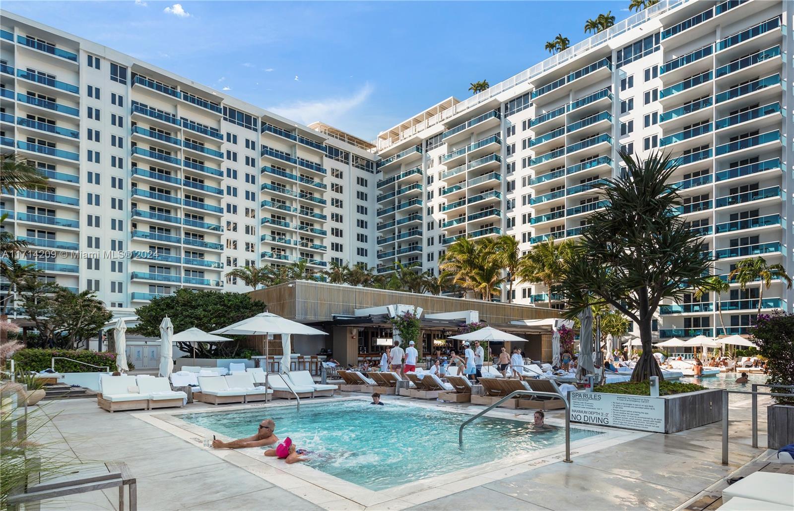 2301 Collins Ave # 914